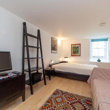 Charming 1 Bedroom Apartment In Old School House Londres Exterior foto