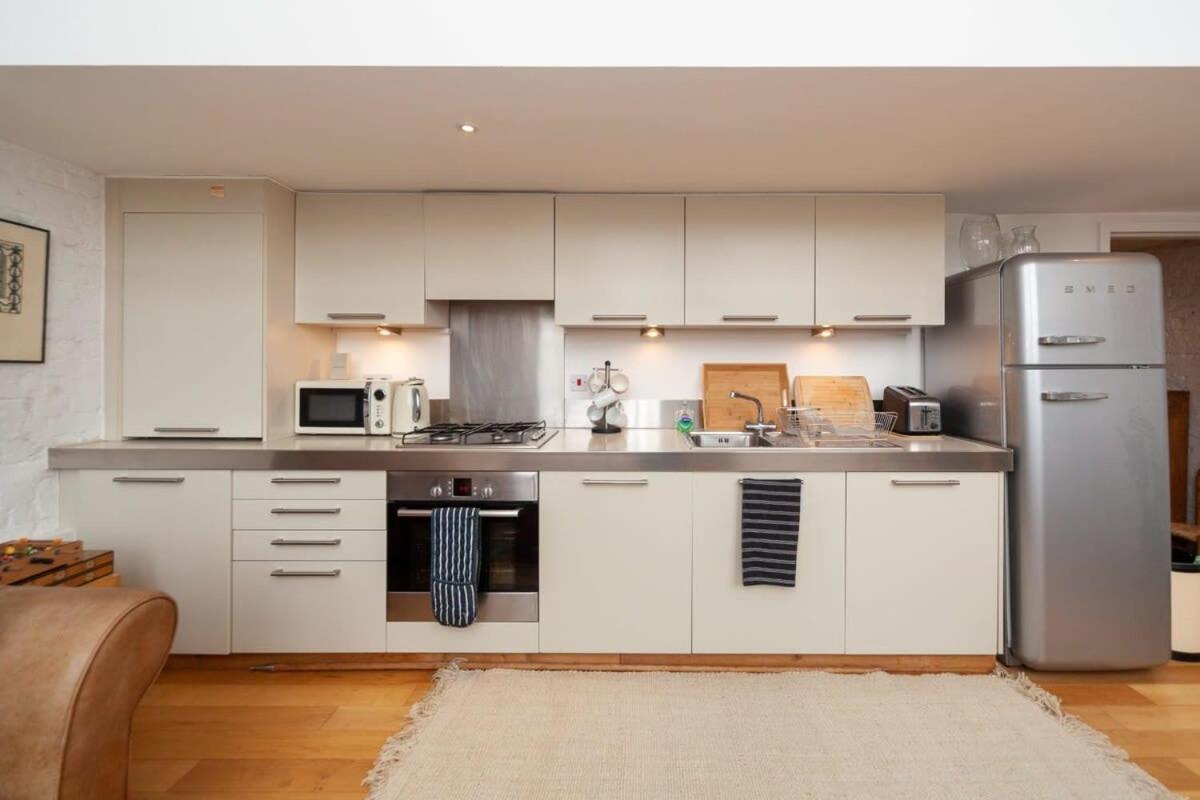 Charming 1 Bedroom Apartment In Old School House Londres Exterior foto