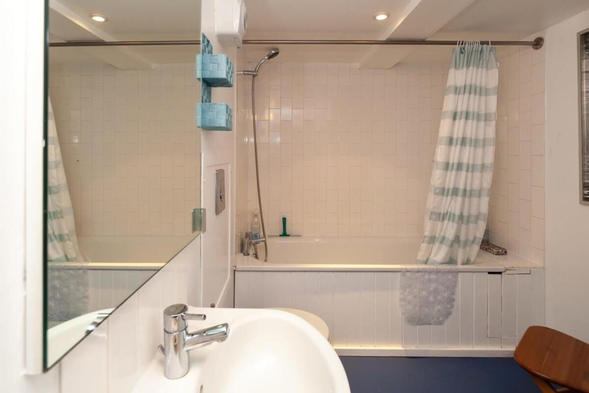 Charming 1 Bedroom Apartment In Old School House Londres Exterior foto