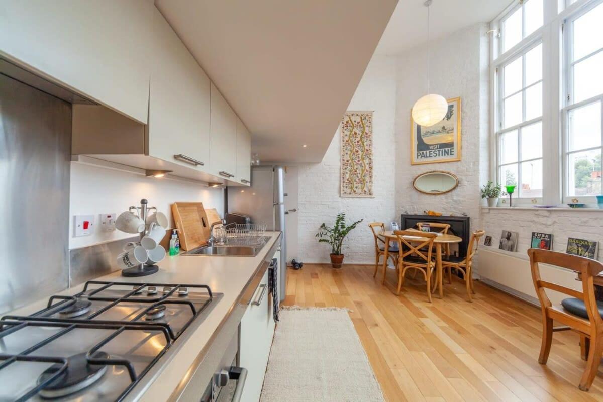 Charming 1 Bedroom Apartment In Old School House Londres Exterior foto